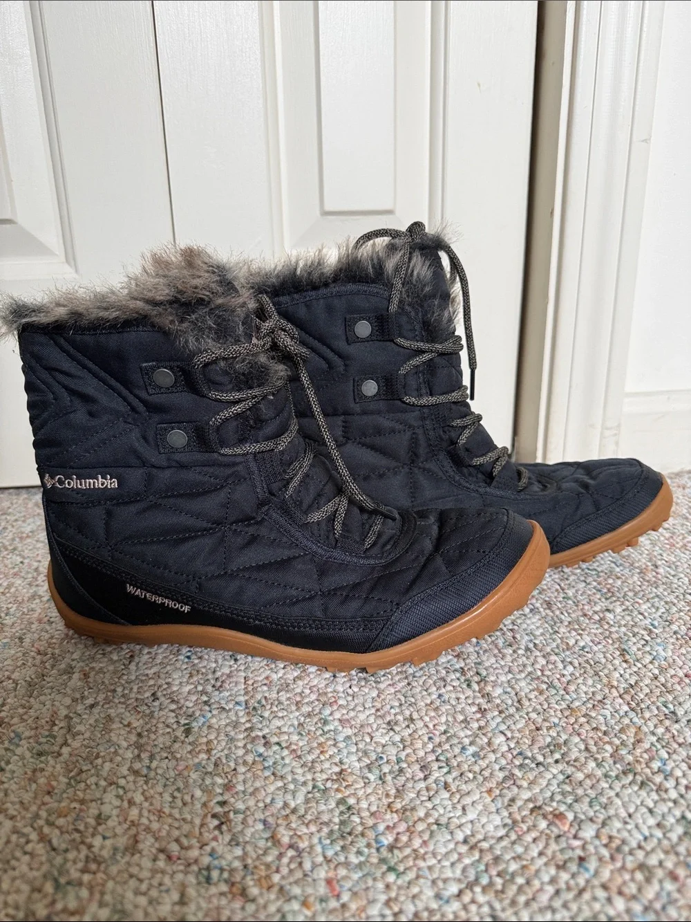 Columbia Black Women's Winter Lace-Up Boots with Brown Sole